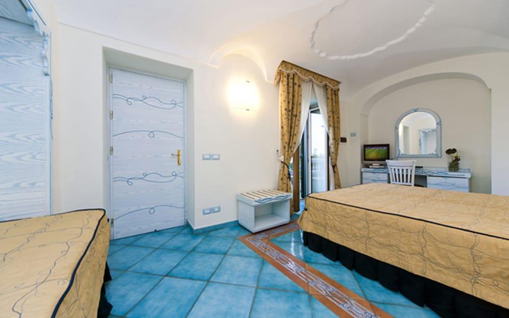 Hotel Bellevue Benessere & Relax Иския Екстериор снимка
