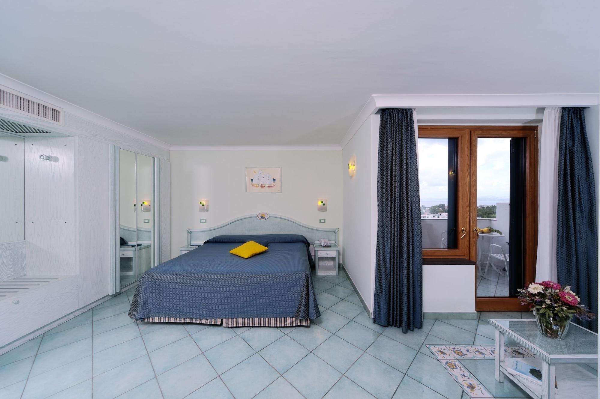 Hotel Bellevue Benessere & Relax Иския Екстериор снимка