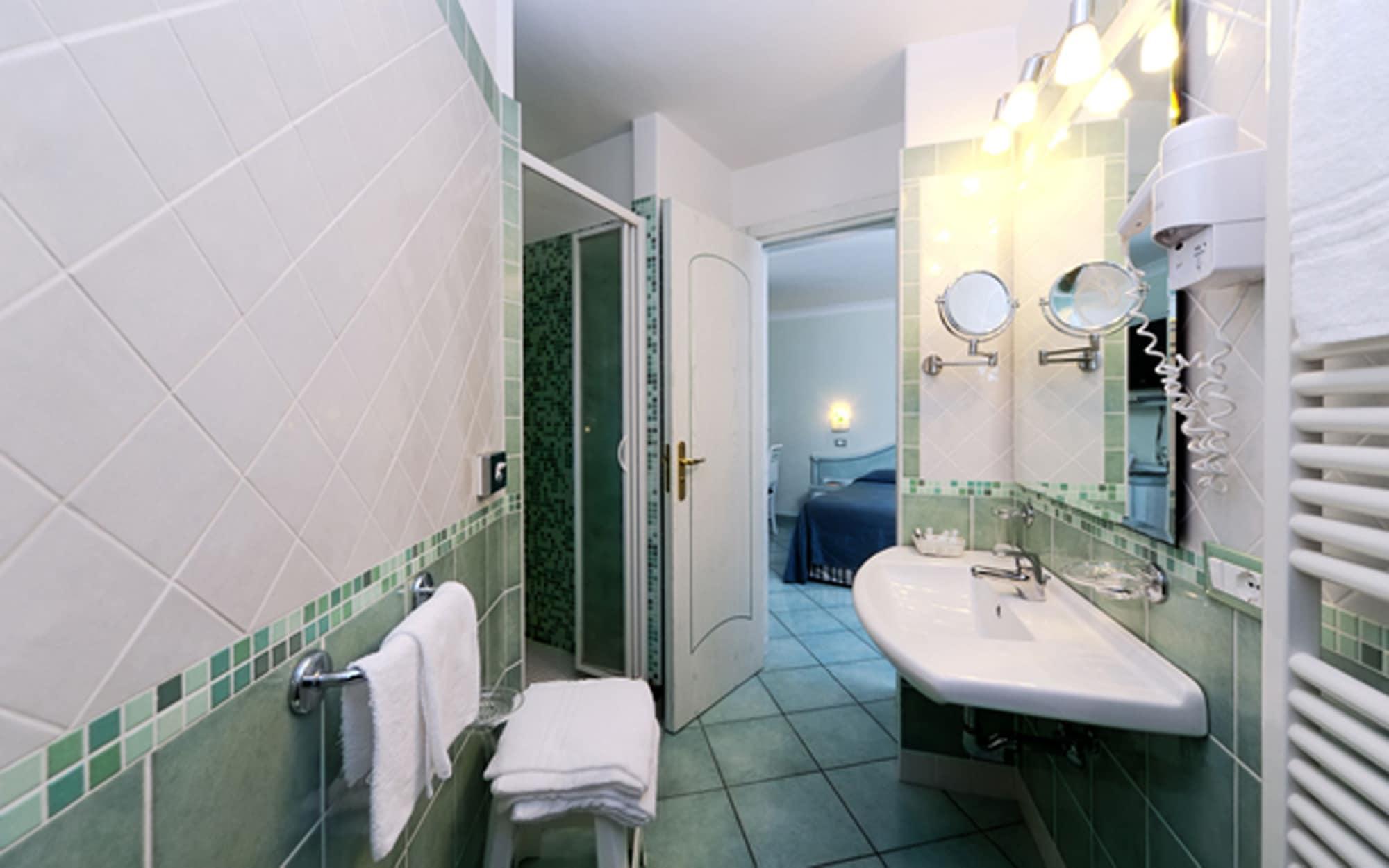Hotel Bellevue Benessere & Relax Иския Екстериор снимка