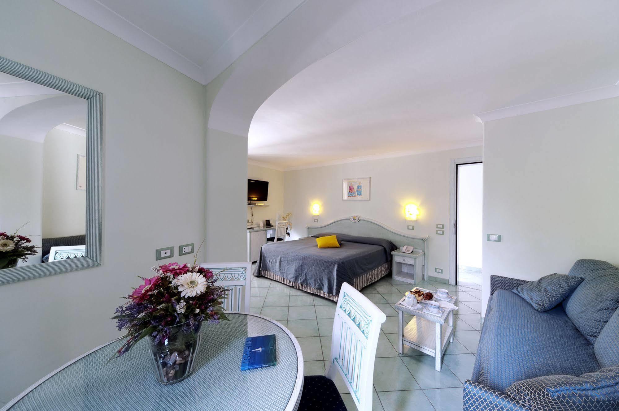 Hotel Bellevue Benessere & Relax Иския Екстериор снимка